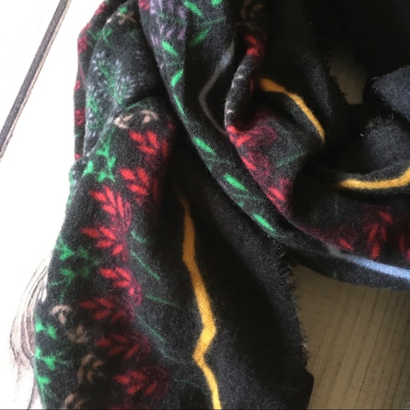 ★SOLD★Zara Blanket Scarf - Picture 4 of 5